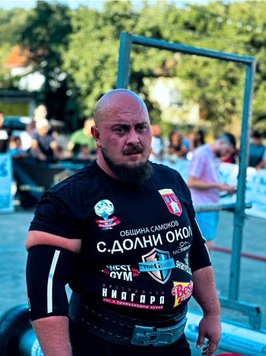 Vlad focused before stepping onto the strongman platform